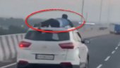Policajac skočio na krov auta švercera - vozili ga 40 km i onda su ih uhvatili (VIDEO)