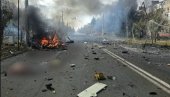 NAJMANJE 30 MRTVIH, TELA RAZBACANA PO PUTU: Rusija pogodila autobusko stajališe u Kramatorsku, jezivi prizori (FOTO/VIDEO)