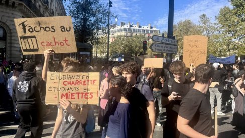NASTAVLJAJU SE PROTESTI UZ PALICE I SUZAVAC: Francuski srednjoškolci ne odustaju, pridružili se i studenti