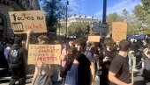 NASTAVLJAJU SE PROTESTI UZ PALICE I SUZAVAC: Francuski srednjoškolci ne odustaju, pridružili se i studenti