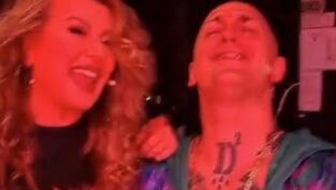 HIT KOJI SPAJA GENERACIJE: Viki i Desingerica oduševili publiku zajedničkim snimkom (FOTO)
