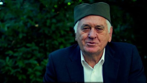 TOMA NIKOLIĆ SA ŠAJKAČOM POZVAO NA VELIKI SKUP: Sve naše vrednosti su pod udarom onih koji hoće da sruše Srbiju, moramo da je odbranimo