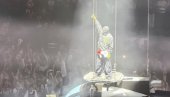 АСАП РОКИ ЗАПАЛИО АРЕНУ: Ушао на спектакуларан начин - Репер висио из хеликоптера, па улетео међу масу (ФОТО)