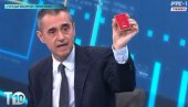 СКАНДАЛ! Никезић махао цигаретама током дебате, водитељка га прекинула: Немојте да рекламирате цигарете (ВИДЕО)