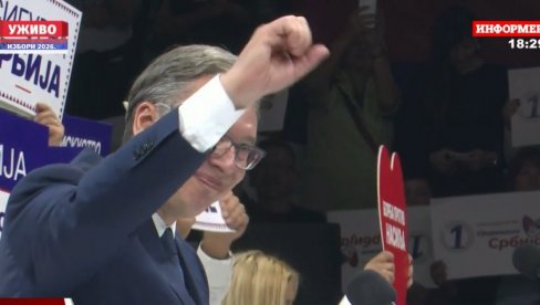 VUČIĆ U KRAGUJEVCU: Ovakvu atmosferu za 33 godine nisam doživeo!