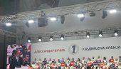 ZOVI ANĐELE, ACO SRBINE, DA NAS NIKAD NE RASTAVE Orila se pesma Merime NJegomir u Kragujevcu - pa i Vučić zapevao (VIDEO)