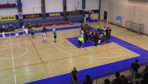 Haos na meču Partizana: Stojković iznet na nosilima, otac uleteo na teren (VIDEO)