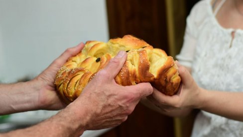 DOMAĆINI, VREME JE ZA PRIPREME: Evo kakve su cene prasetine i jagnjetine pred slave