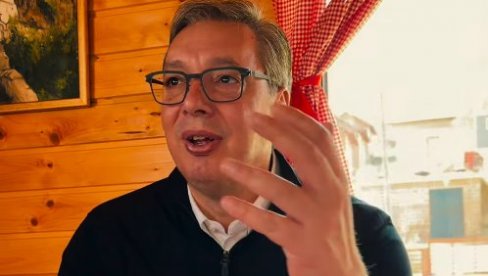 ВУЧИЋ У ЕТНО-СЕЛУ КОД МЕРОШИНЕ: Уз јагњетину испод сача наручио и Нишко пиво! (ВИДЕО)