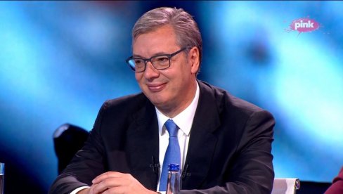 АПСОЛУТНА ВЕЋИНА ЗА НАС, ИЗГУБИЋЕ СА СТОТИНАМА ХИЉАДА РАЗЛИКЕ: Вучић најавио победу - За крај публика запевала Рузмарин