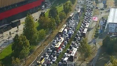 VOZAČI, OPREZ! Kolone širom Beograda, saobraćaj paralisan na čak tri mosta