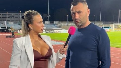 Цео свет прича о овом тренеру: Није смео да погледа новинарку – разлог је његова супруга (ВИДЕО)