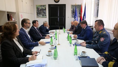 MINISTAR GAŠIĆ POSETIO KRAGUJEVAC: „Zastava oružje“ i „Zastava TERVO“ značajni za domaću odbrambenu industriju