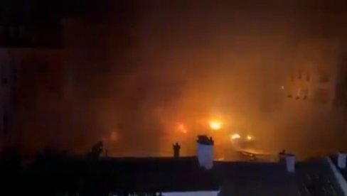 Izgoreo simbol Pariza - do temelja! Najstarija u prestonici Francuske, vatra progutala 1.000 kvadratnih metara (video)