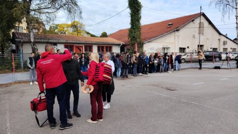 SIGURNOST ZA SVE: U školama u Kraljevu održana edukativna vežba u slučaju zemljotresa