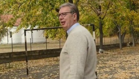 ВУЧИЋ ОБИШАО ШКОЛУ У ЛУКОВУ: Ниједно село, ниједна школа и ниједан вртић не смеју да буду заборављени (ВИДЕО)