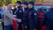 МАЛИ СА ВАТРОГАСЦИМА У СЕЛУ КЛЕК: Људи који свакодневно показују шта значе одговорност и храброст (ВИДЕО)