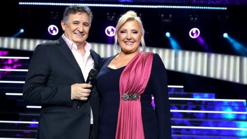 VELIKU ZAHVALNOST DUGUJEM VERNOJ PUBLICI: Snežana Đurišić priprema koncert, a zapevala je i sa Semirom Cerićem Koketom (FOTO)