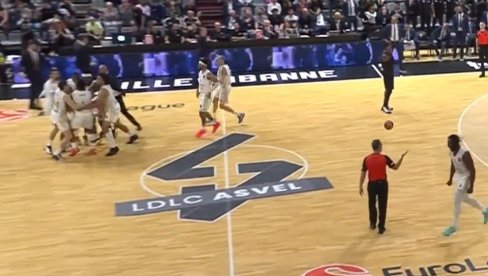 Asvel je dobio nož u leđa: Ovako su mediji u Francuskoj videli pobedu Zvezde uz zvuk sirene