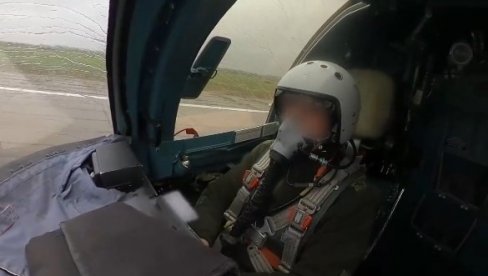 SNIMAK IZ KABINE PILOTA Su-34: Uništeno kamuflirano uporište Ukrajinaca, nema preživelih
