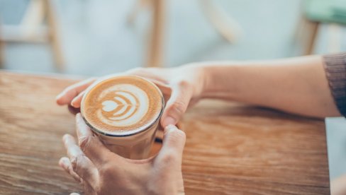 ŠTA SE DEŠAVA SA BUBREZIMA AKO SVAKOG JUTRA PIJEMO KAFU? Evo šta pokazuju nove studije