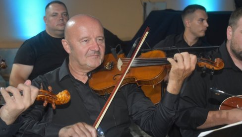 MAJSTOR I SA SKALPELOM I SA GUDALOM: Medicina i violina, dve dugogodišnje velike ljubavi hirurga Milana Mitrića iz Kikinde (FOTO)