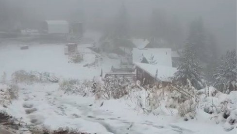 СНЕГ ЗАБЕЛЕО УСРЕД ОКТОБРА: Забележен нестваран призор у Србији (ВИДЕО)