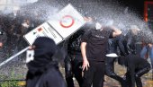 SPALITE PARLAMENT: Haos na ulicama Tirane - Demonstranti lomili sve pred sobom, uhapšeno 16 osoba