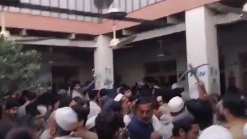 SRUŠIO SE KROV ŠKOLE, STRADALA DECA! Stravična nesreća u Pakistanu, u toku potraga za preživelima pod ruševinama (VIDEO)