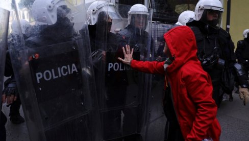 KRAJ DIVLJANJA NA PROTESTIMA U TIRANI: Usvojene stroge mere za suzbijanje demonstracija, drakonske novčane kazne