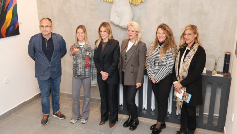 DEVOJKA SA KRILIMA: U Petrovaradinu otvoren kreativni centar za osobe sa invaliditetom