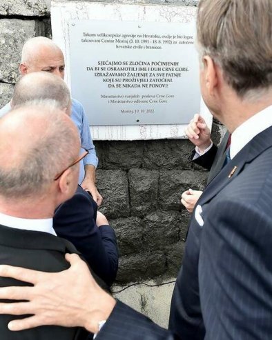 CRNA GORA POLAKO PADA POD PRITISKOM HRVATSKE: Prihvatili dva od osam uslova, ostaje sramna spomen-ploča u Mokrinju