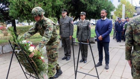 НА ДАНАШЊИ ДАН ОСЛОБОЂЕНО СМЕДЕРЕВУ У ДРУГОМ СВЕТСКОМ РАТУ: Положени венци на споменик херојима
