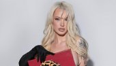 ЖИВЕЛА ЈЕ И ШКОЛОВАЛА СЕ У БУГАРСКОЈ: Нашу певачицу називају српском Памелом Андерсон (ФОТО)
