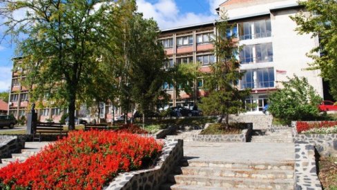 ISTORIJSKI ISKORAK: Prve dve ugradnje endoproteza kuka u KBC Kosovska Mitrovica