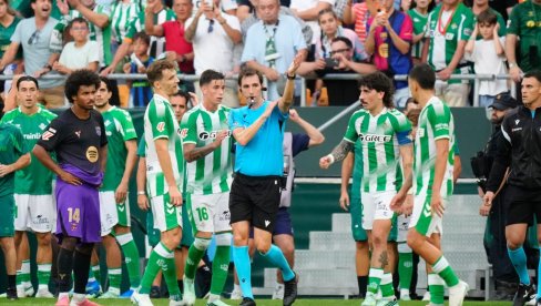 Šta li će Murinjo reći na ovo? VAR poništio spektakularan gol Betisa protiv Barselone (VIDEO)