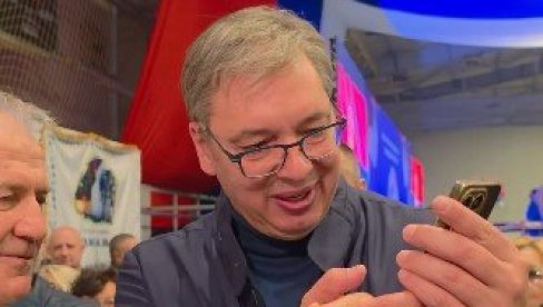 VUČIĆ PODELIO DELIĆ ATMOSFERE SA GRAĐANIMA SRBIJE: Predivni trenuci i divna druženja, ponekad i ja moram da budem fotograf