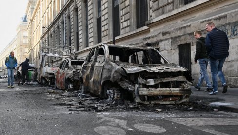ЗБОГ ДРУГОГ ЧИНА РАСПОРЕЂЕНО 70.000 ПОЛИЦАЈАЦА: Тензије у Француској све веће, посебне мере безбедности уведене у два града