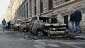 PRVA ŽRTVA DEMONSTRACIJA U PARIZU: Zapaljena zgrada iz 19. veka, rekordni broj hapšenja