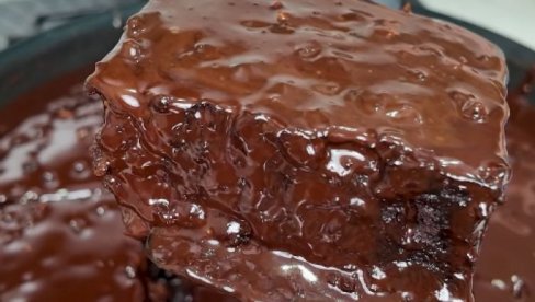 MATILDA KOLAČ IZ TIGANJA GOTOV ZA 10 MINUTA: Natopljen kafom, sočan i toliko kremast da se topi u ustima (RECEPT)
