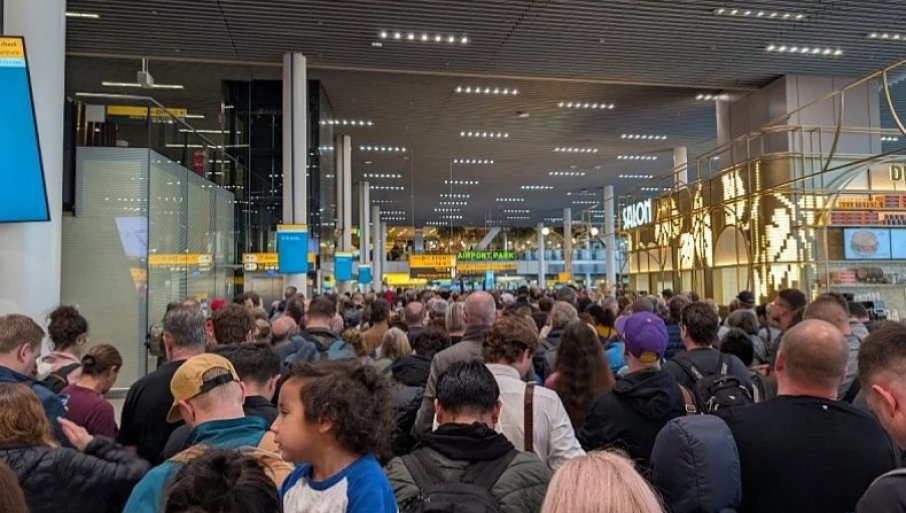 Haos na aerodromu Šiphol zbog pada sistema za pasošku kontrolu