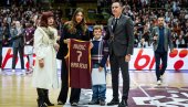Legenda se ne zaboravlja: Porodica Edina Avdića dobila poseban poklon pred utakmicu Bosna - Partizan (FOTO/VIDEO)