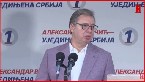 VUČIĆ STIGAO U KRUŠEVAC: Politika napolje iz fakulteta! Politika napolje iz škola! (FOTO/VIDEO)