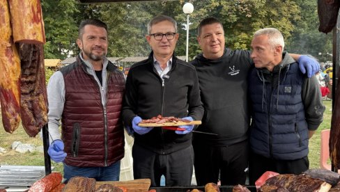 ГЛАМОЧИЋ НА МАНИФЕСТАЦИЈИ ПЛОДОВИ РАЂЕВИНЕ: Рађевина има велики потенцијал за производњу хране и развој сеоског туризма