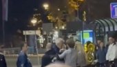 ПОМАХНИТАЛЕ ЗВЕРИ: Блокадери брутално физички насрнули на девојку код Вуковог споменика (УЗНЕМИРУЈУЋИ СНИМАК)