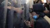 Demonstranti upali u Apelacioni sud, bačen suzavac, upotrebljeni vodeni topovi - Rama ne da ostavku (VIDEO)