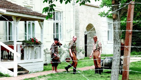 NA ZAFRANOVIĆA JURIŠAJU POTOMCI USTAŠKIH KOLJAČA: Napadi na raditelja fila Djeca Kozare dokaz da nacistička NDH nije zvanično kapitulirala