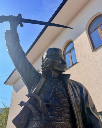 BRONZANI VASA ČARAPIĆ: Otkrivanje spomenika u Belom Potoku
