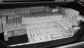 AKCIJA MUP-A U NIŠU: U automobilu i stanu nađeno 3.200 paklica cigareta, 240 kg duvana i hiljade evra