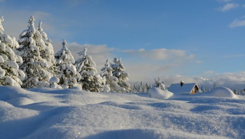 SNEG VEJE NA SVE STRANE, SPREMA SE MEĆAVA: Zima je u ovaj grad uveliko stigla, očekuju se temperature i do -40 stepeni (VIDEO)